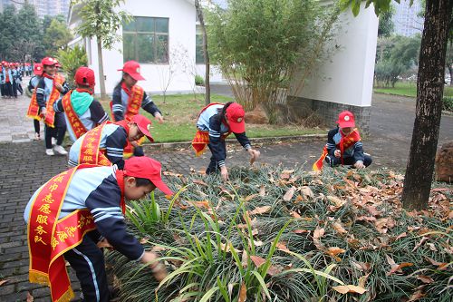 大塘小学环保志愿服务队走进南宁市花卉公园